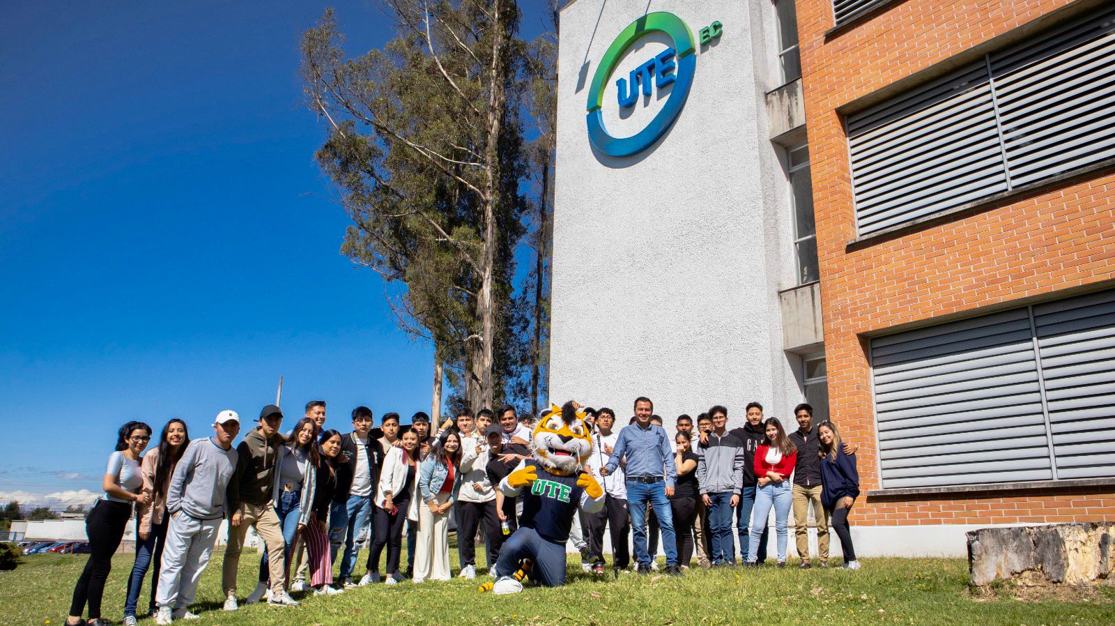 Sim n Acompa A Los Estudiantes A Grabar Las Bondades De Su Facultad 